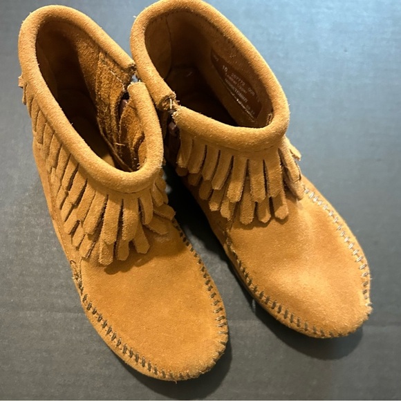 Minnetonka Double Fringe Brown Leather Native Boots SIZE 10 KIDS - Picture 2 of 7